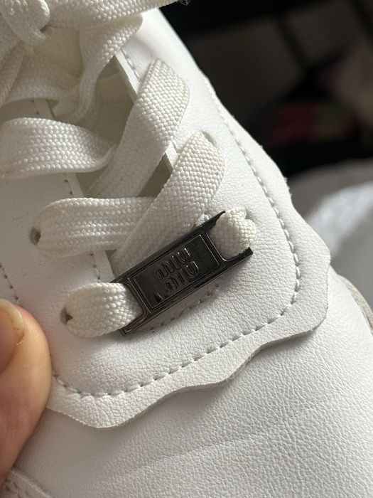 Кроссовки женские