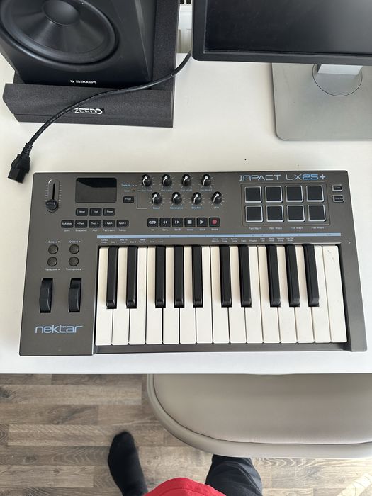Vand Midi controller Nektar Impact LX25+