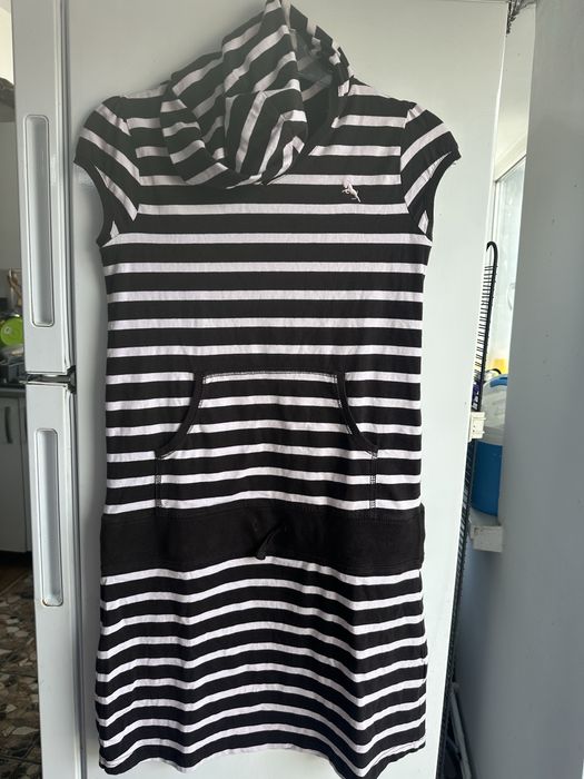 2 rochii S la 20 ron amandoua, 1 rochie sport HM (164),alta cu pisici