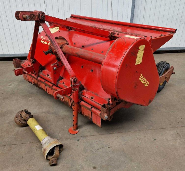 Tocatoare Taarup purtata sau tractata  resturi vegetale coceni porumb paie cartofi 1,3 m 1,5 m 2,3 m Tocatoare Siloz verde Taarup Fiat 640 Fiat 80 90