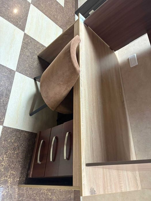 Продаю Столы, стулья и тумбы. Самовывоз!