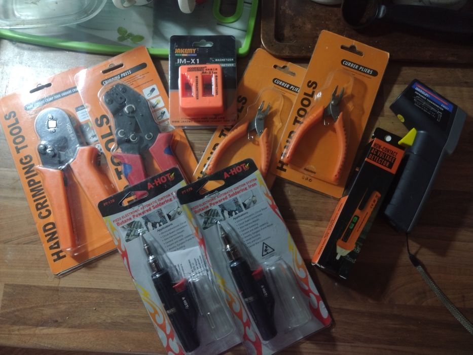 Лот нови инструменти