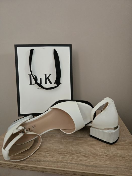 Сандали с каишка