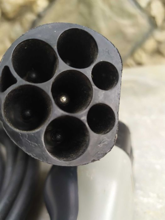 Кабели за зареждане на автомобил