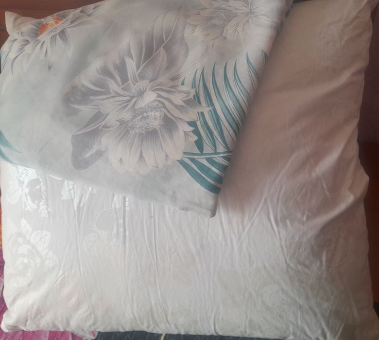 Подушки 80см×75см перьевые
