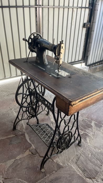 Винтажная швейная машинка