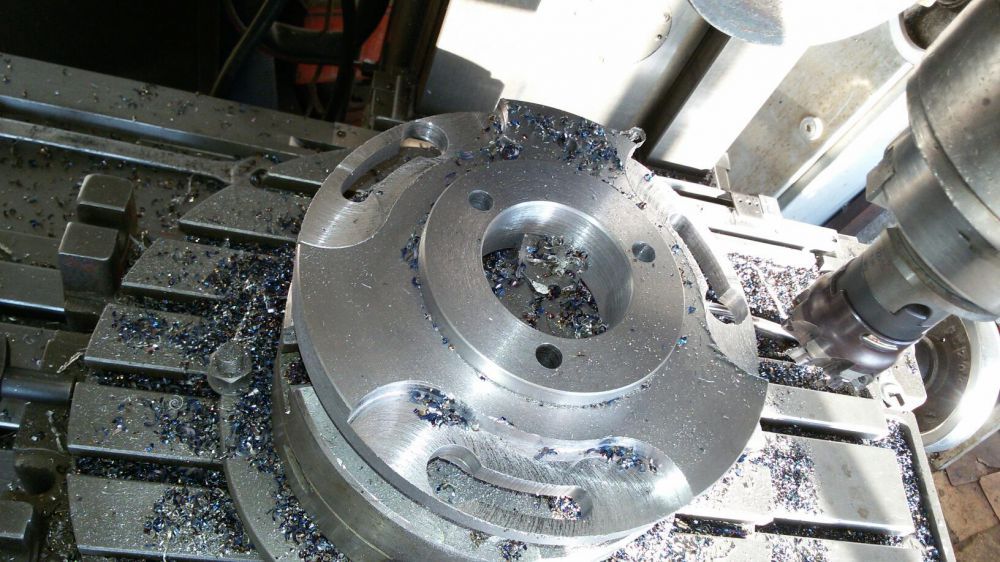 Изработвам детайли по поръчка на струг,фреза и плосък шлайф!