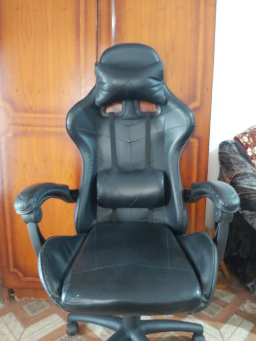 Scaun gaming  + husă + perne lombară și cervicală + set de roți extra!