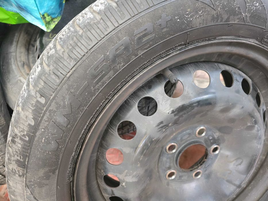 Doua cauciucuri de iarna  +janta