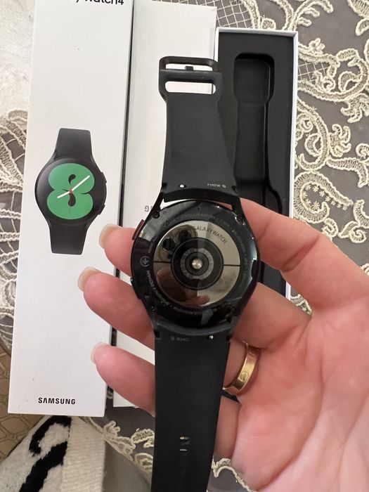 Смарт-часы Samsung Galaxy Watch как новые!4 SM-R860 40 мм черный