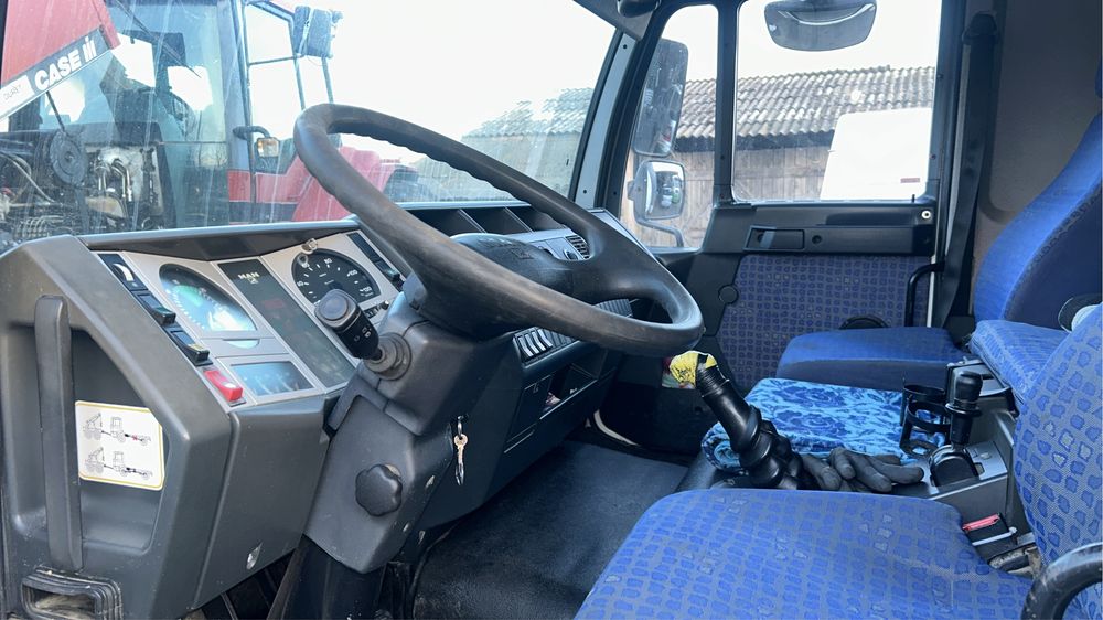 Camion 7,5 tone MAN LE 8220