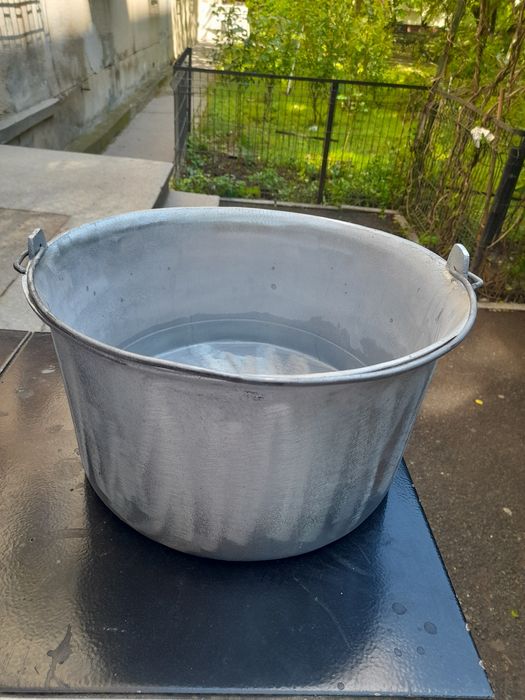 Vînd tuci,ceaun10l.