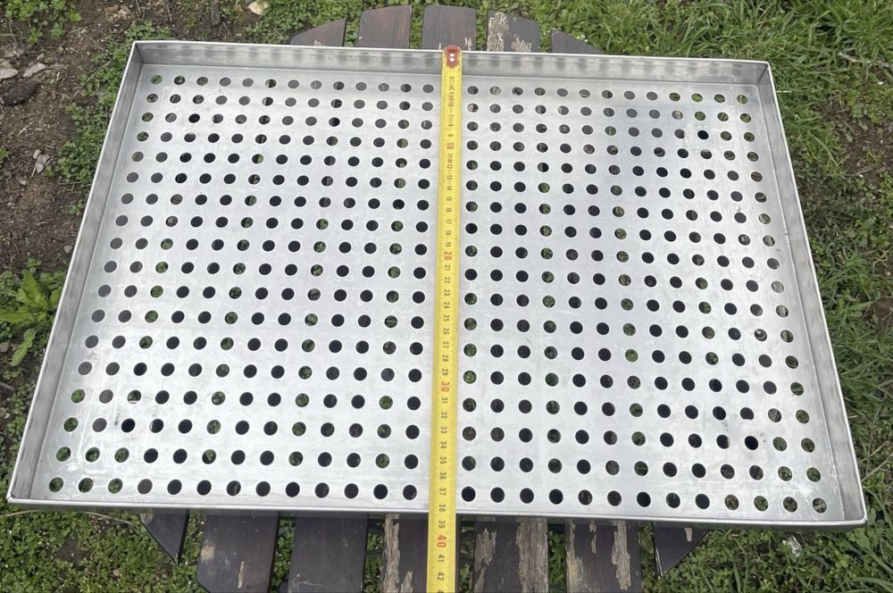 Vând set de 3 tăvi din inox