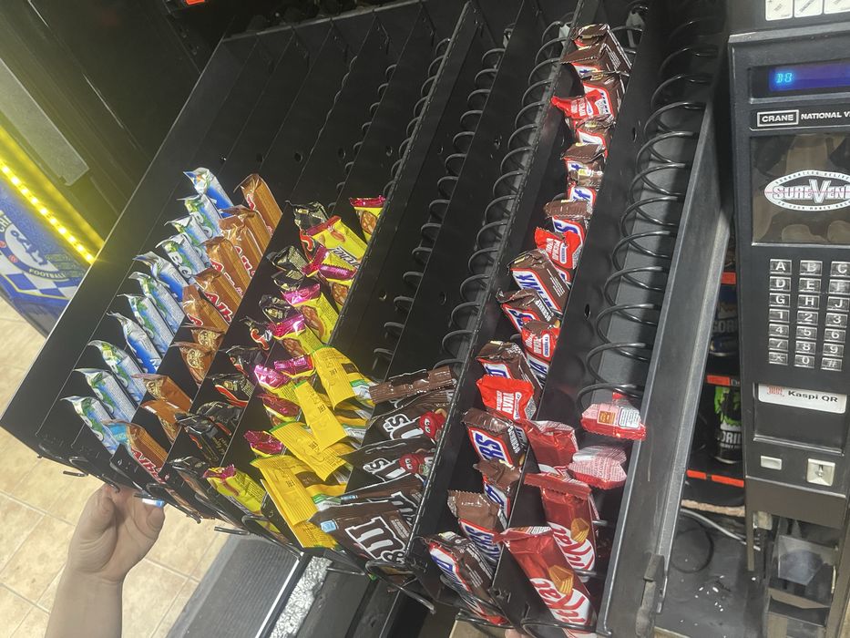 Продам снековый апарат  Caren 167