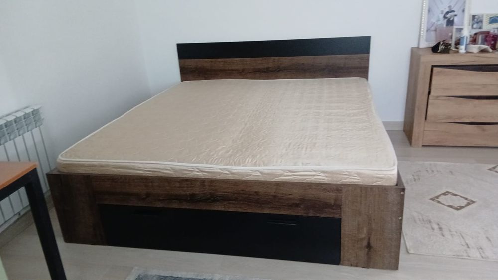 Продам спальную кровать
