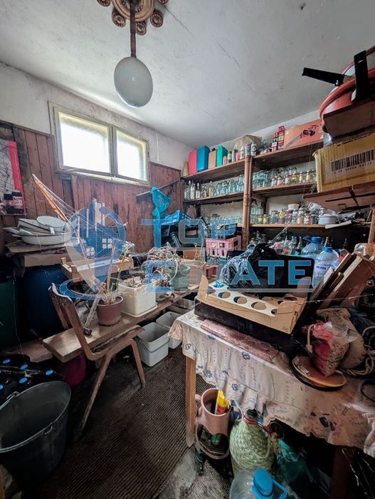 Двуетажна тухлена къща с панорамна гледка в град Плачковци