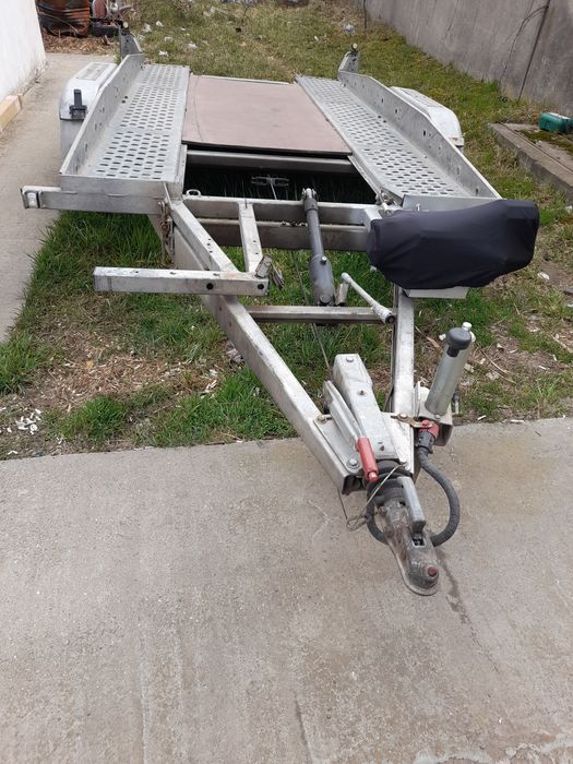 Vand slep rabatabil, cu masa de 2500 kg