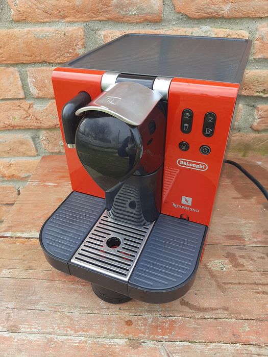 Vând aparat cafea nespresso