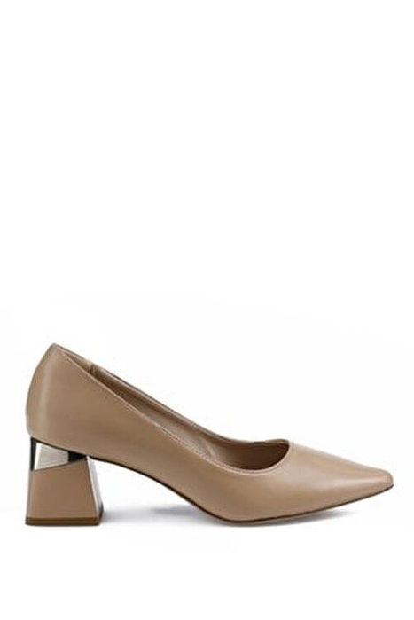 Нежные женские туфельки