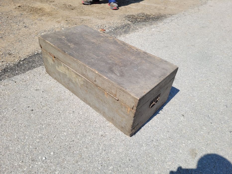 Старинен дървен сандък