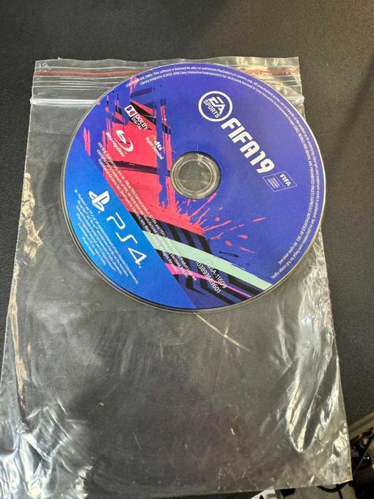 PlayStation 4 Slim 500GB  + 2 джойстика + FIFA 19