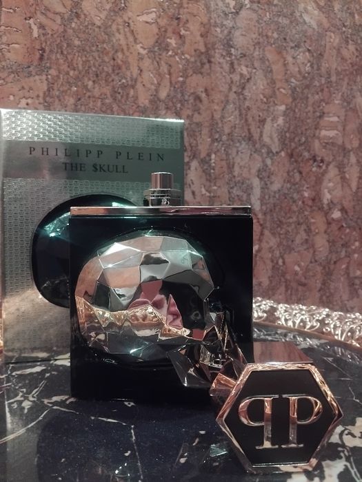 Продавам оригинален Philipp Plein The $kull Gold Edition