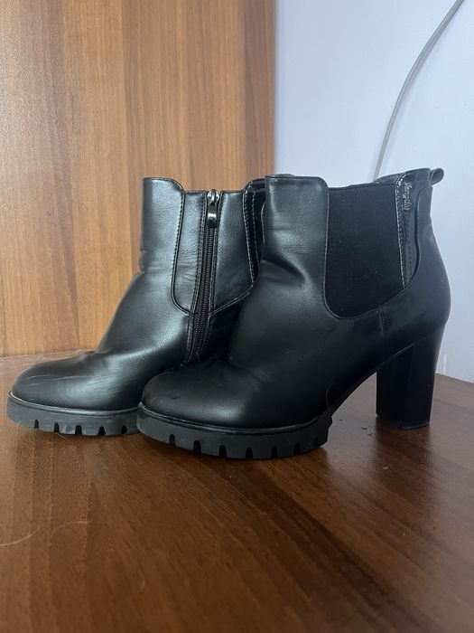 Боти - черни с цип