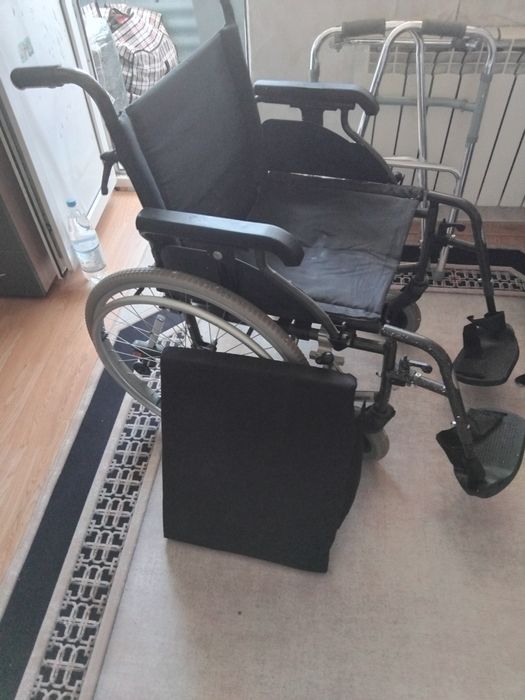 Инвалидное кресло
