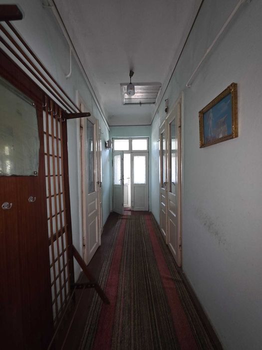 Casă în oraș, cu teren, de vânzare