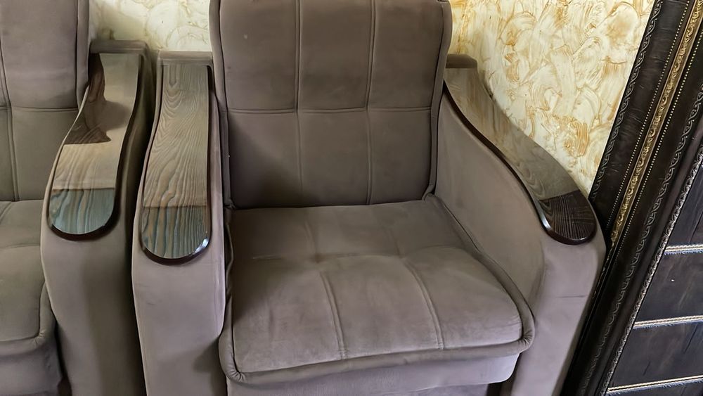 Продам диван и кресло