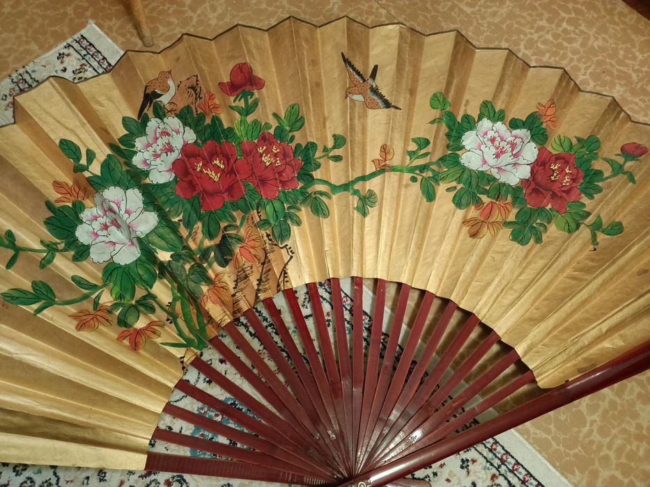 Продам 2 веера, дешево