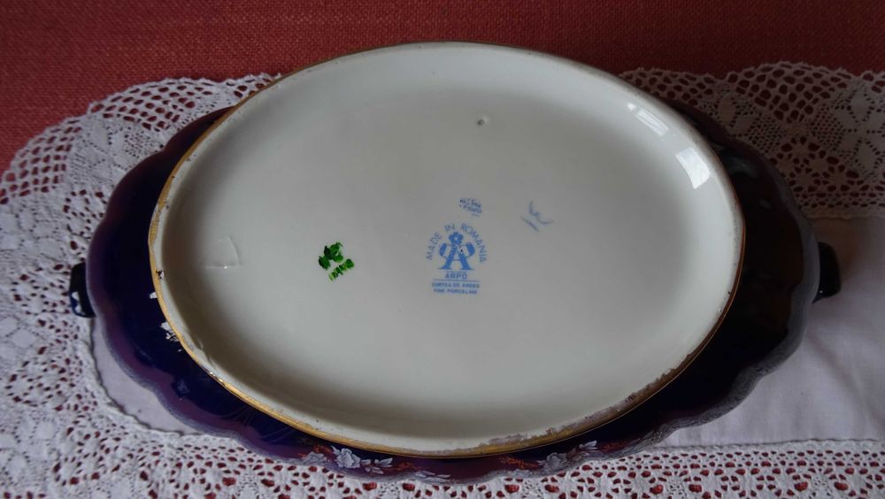 Винтидж голяма фруктиера ARPO, произведено в Румъния, фин порцелан.