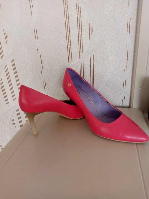 Продам новые туфли