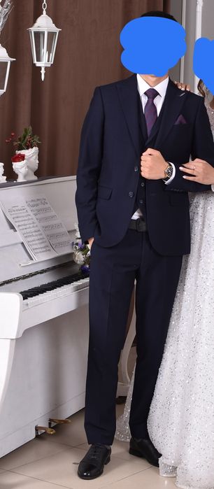 Продается костюм тройка.