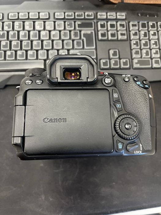 Vând Canon Eos 70D