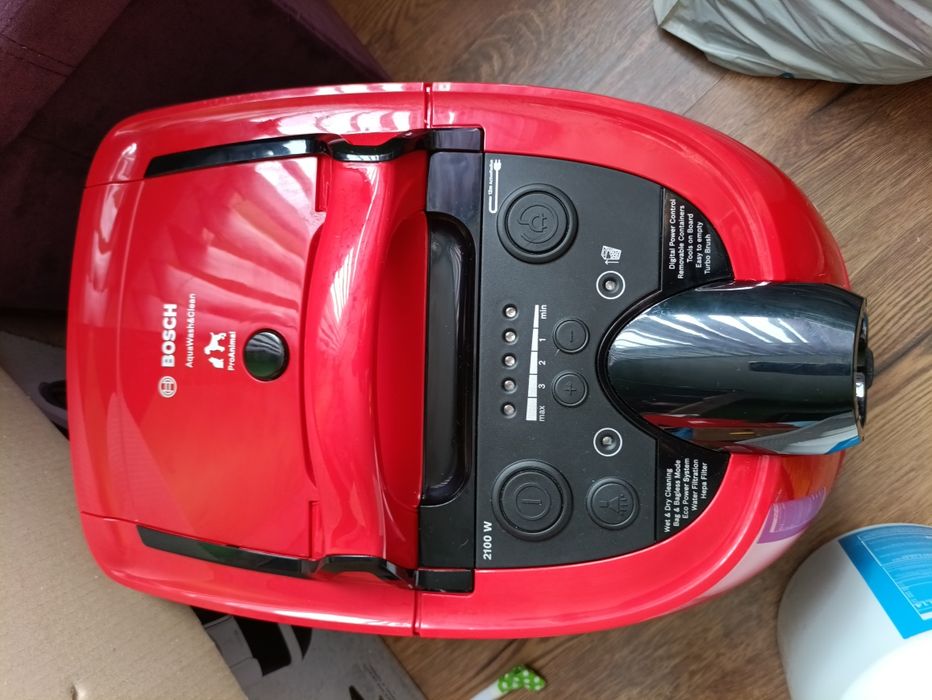 Прахосмукачка Bosch Serie 4 AquaWash&Clean