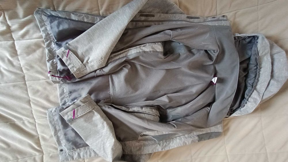 Geaca impermeabila QUECHUA