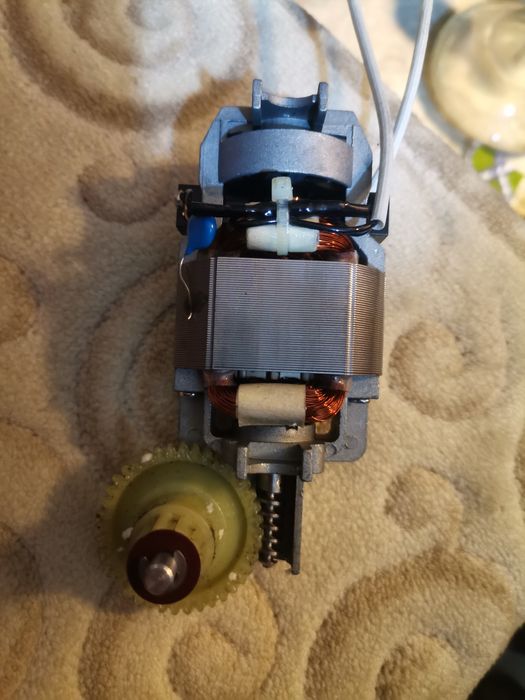 Электромоторчик на 220 в