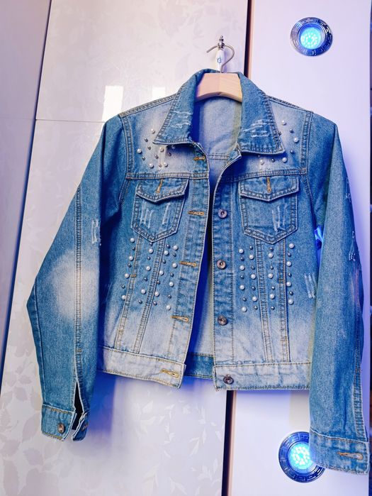 Бутиково дънково яке с перли и камъни