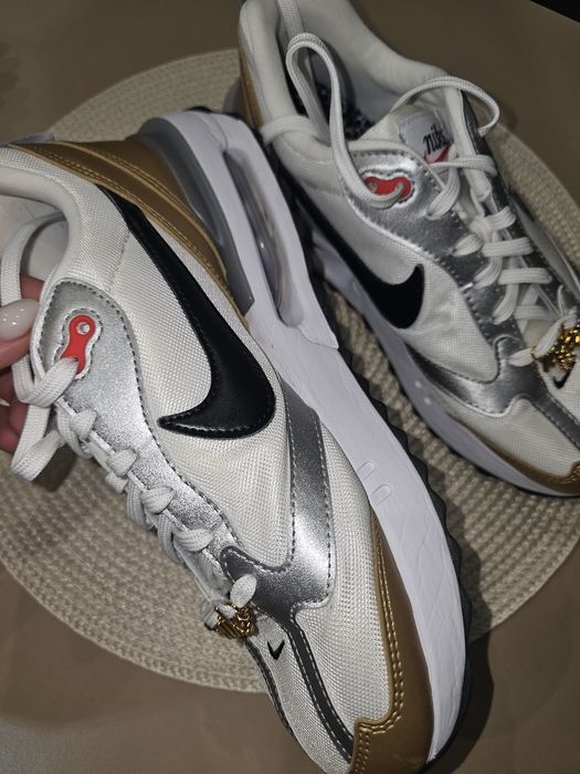 Дамски маратонки Nike