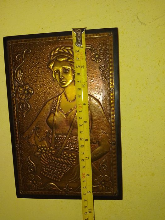 Руска Медна  Картина , Медно Пано  - Жена с носия