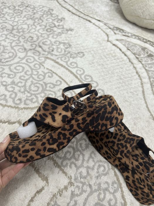 Продам стильные сандали