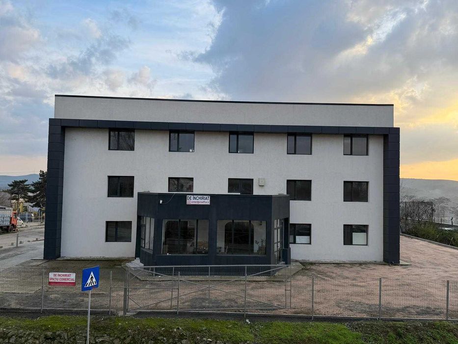 Spatii birouri ,clădire administrativă,clinica,grădinița privată