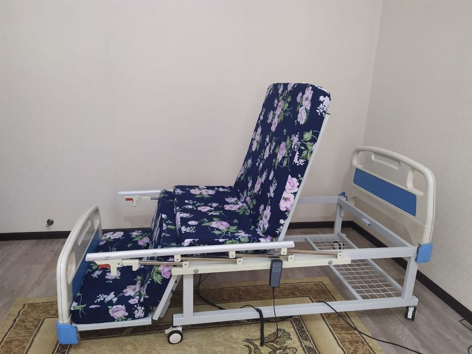 Кровать с электроприводом медицинская 4 секции