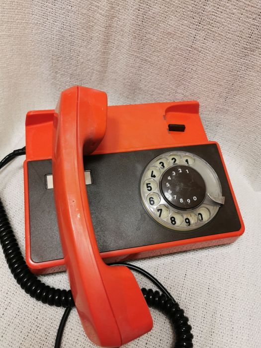 Телефон из СССР. Оранжевый.