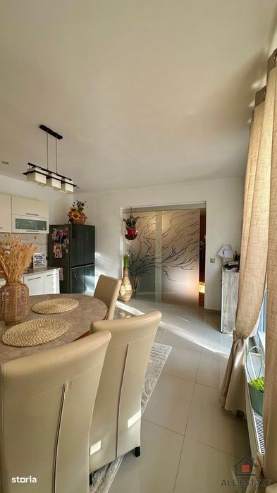 Casă modernă, P+E, 5 camere, 3 băi, teren 3.200 mp, zona Salina Turda