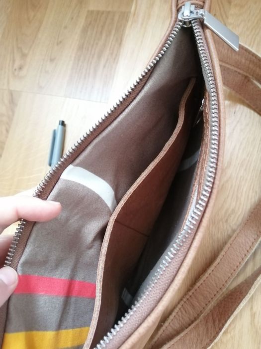 Дамска чанта естествена кожа