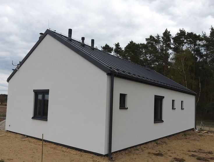 Vand case pe structura metalica