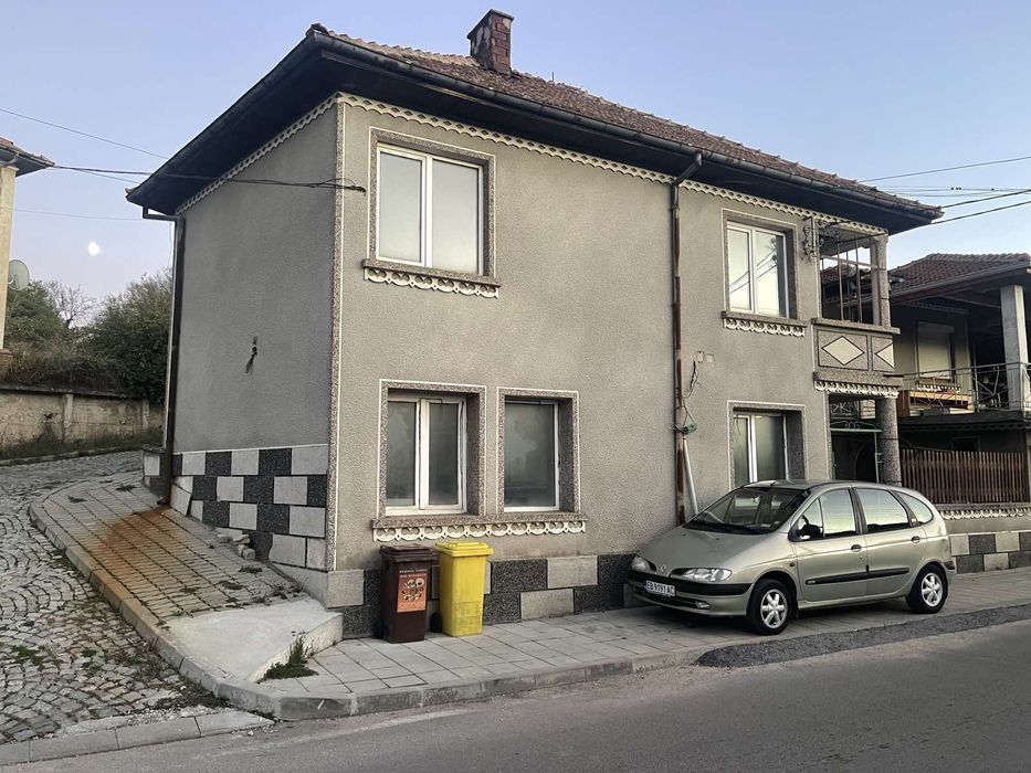 Продава се Къща в Трявна - 500 кв.м за 1261094619 €/кв.м - Снимка #2