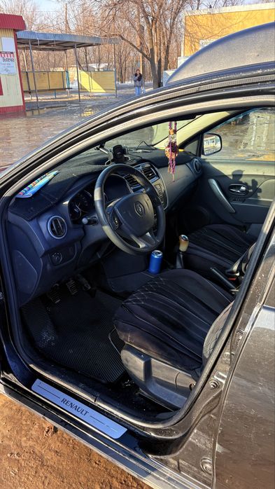 Рено сандеро 2018 год